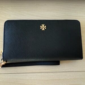 (NWT) Tory Burch Wallet WRISLET ZIP CONTINENTAL LONG ZIP AROUND 74179